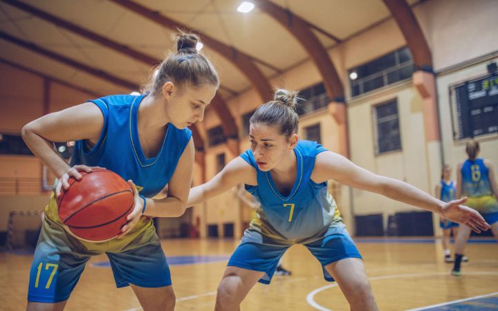 Female basketball player tries to get a 5 second violation on opponent